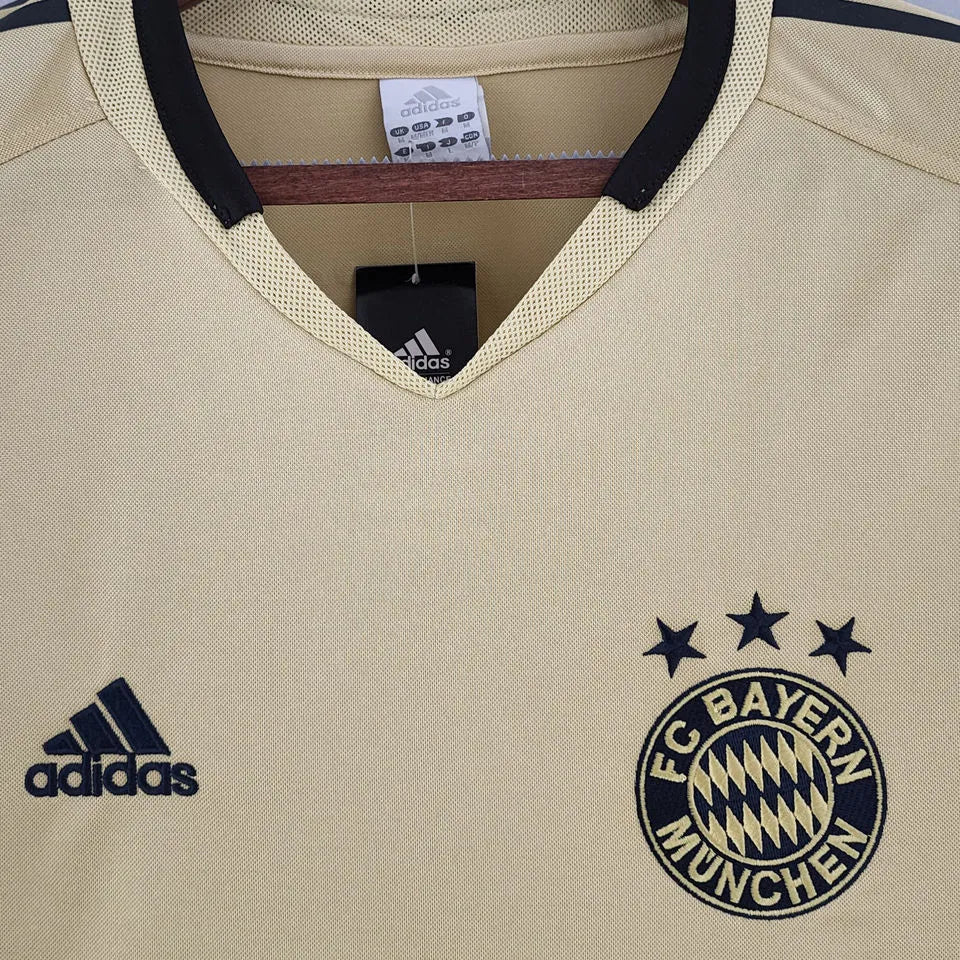 2004/05 Bayern Munich Away Retro Football Shirt
