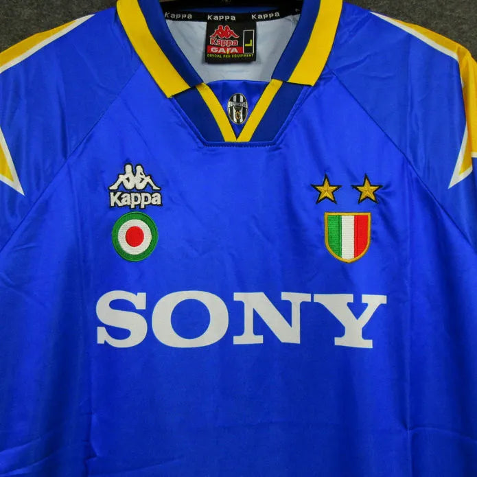1995/96 Juventus Away Retro Football Shirt