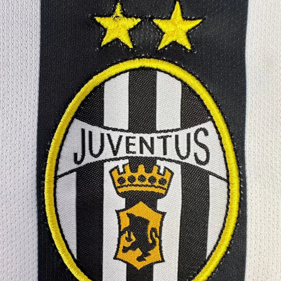 2002/03 Juventus Home Retro Long Sleeve Football Shirt