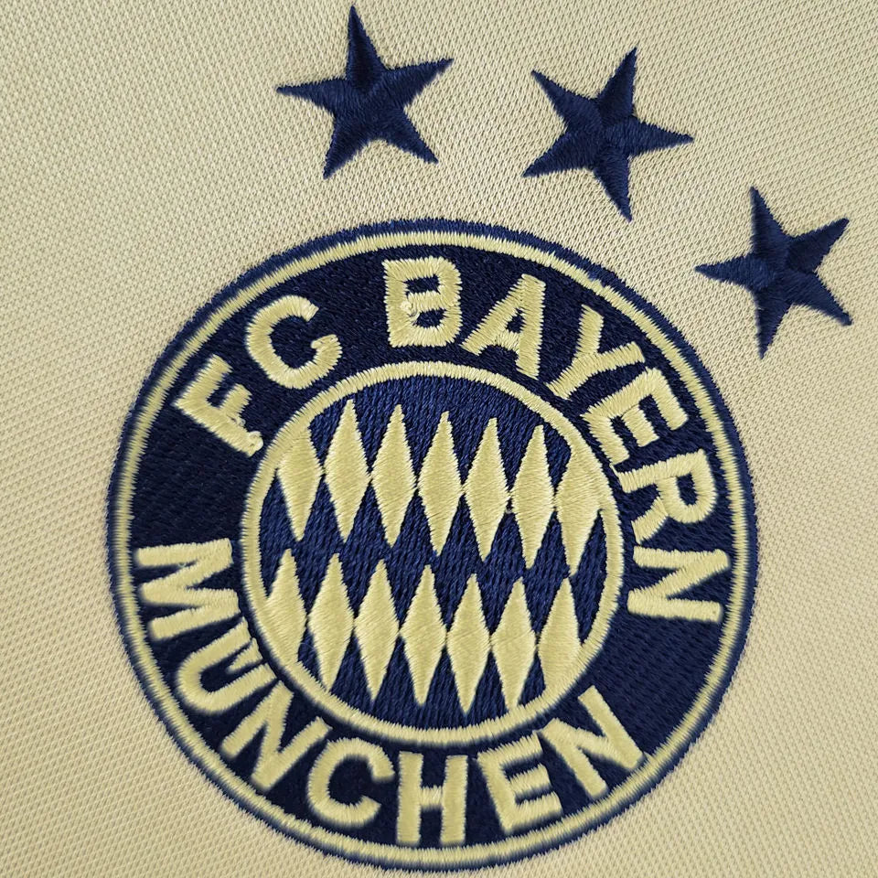 2004/05 Bayern Munich Away Retro Football Shirt